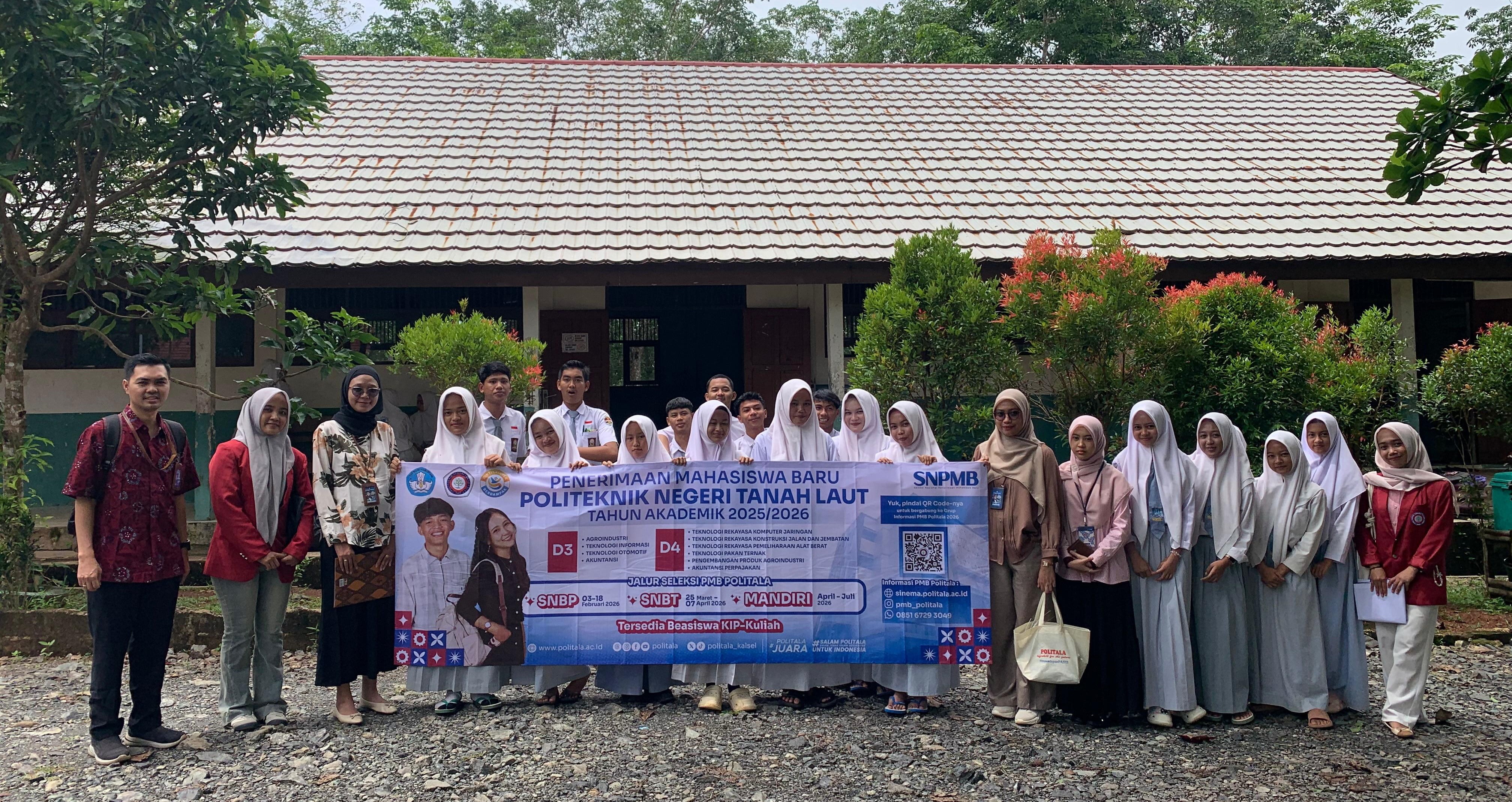 Politala Sosialisasi SNBP Lewat Roadshow ke SMA/SMK di Tanah Laut