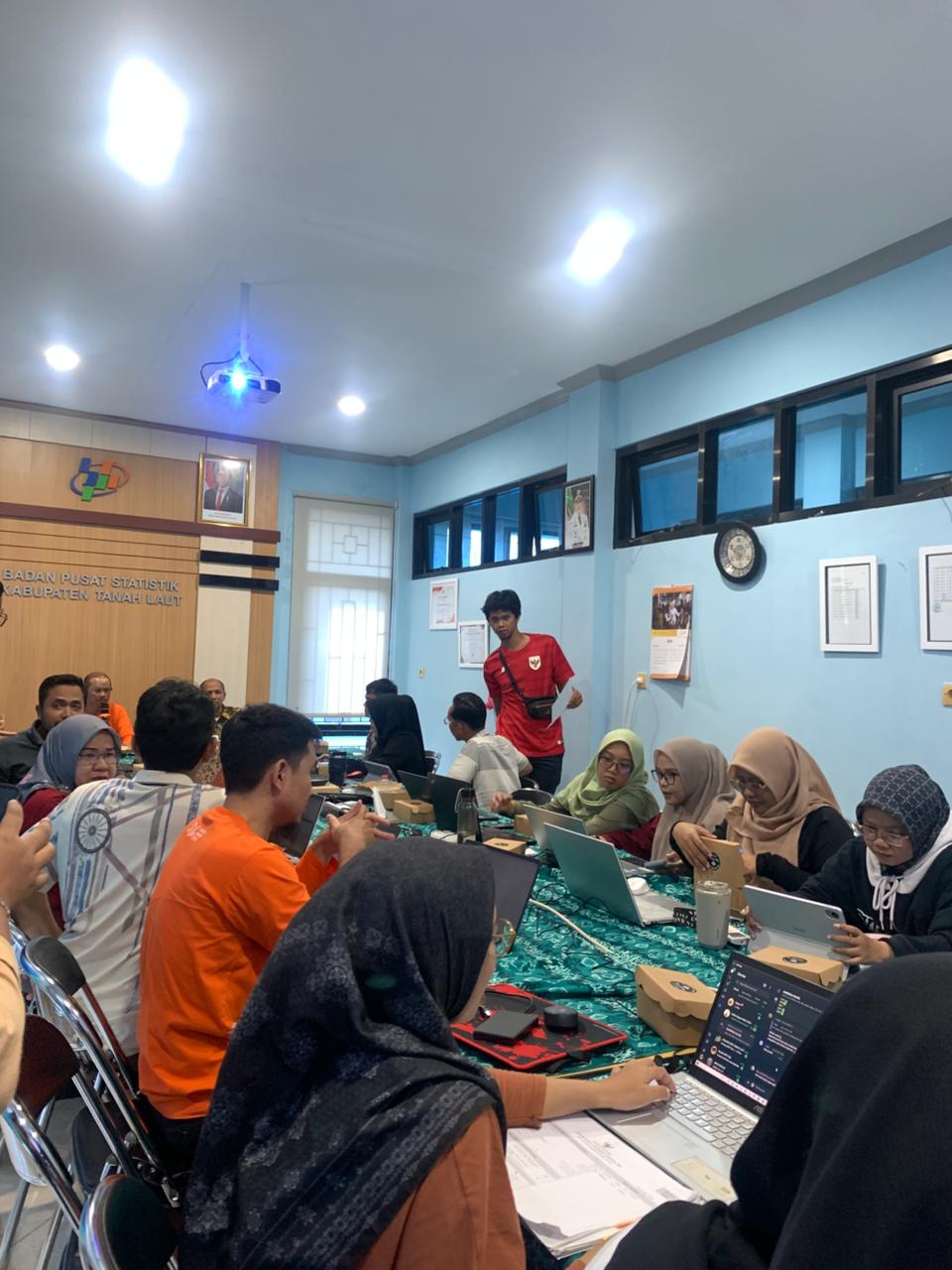 Relawan Pajak Politala Turun Tangan di BPS Tanah Laut, Bantu Pegawai Lapor SPT