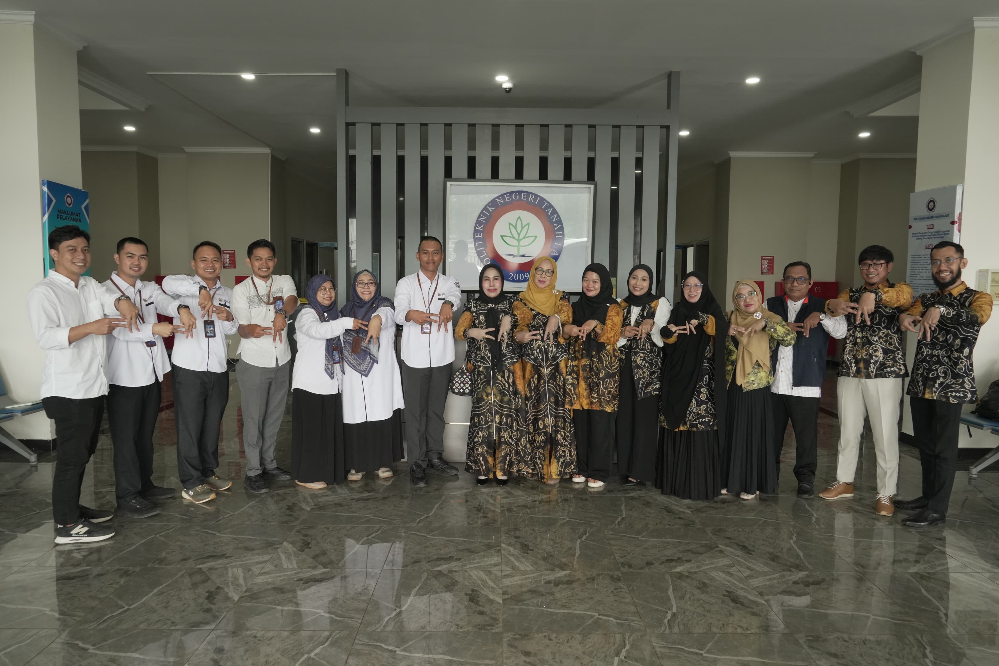 Menilik Dapur Vokasi: Alasan FEB Uniska Jalani Kajian Tiru ke Program Studi Akuntansi Perpajakan Politala